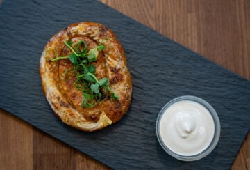 Veganski BioMania burek s kremom od indijskih oraščića