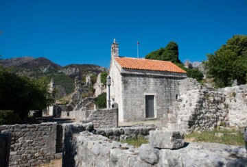 Selo Stari Bar, ruševine kamenih kuća