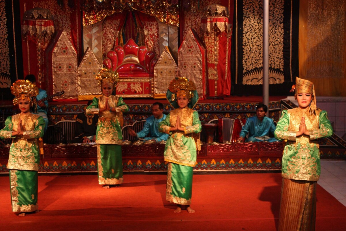 narod-minangkabau-indonezija-1