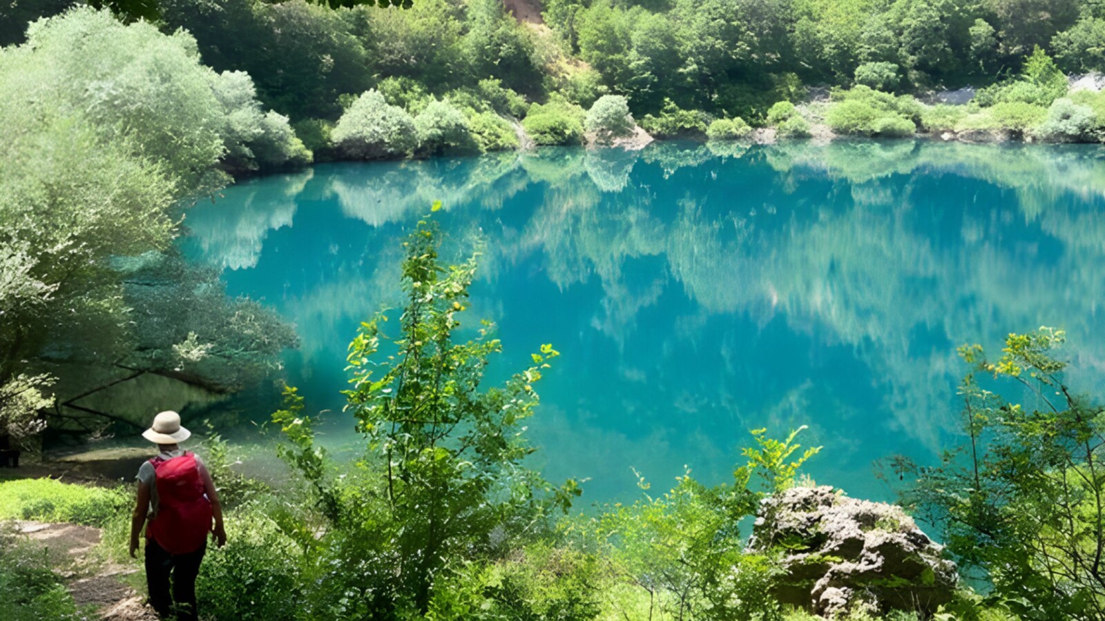 ledenjacko-babica-jezero Pogled na tirkizno Babića jezero u Lici