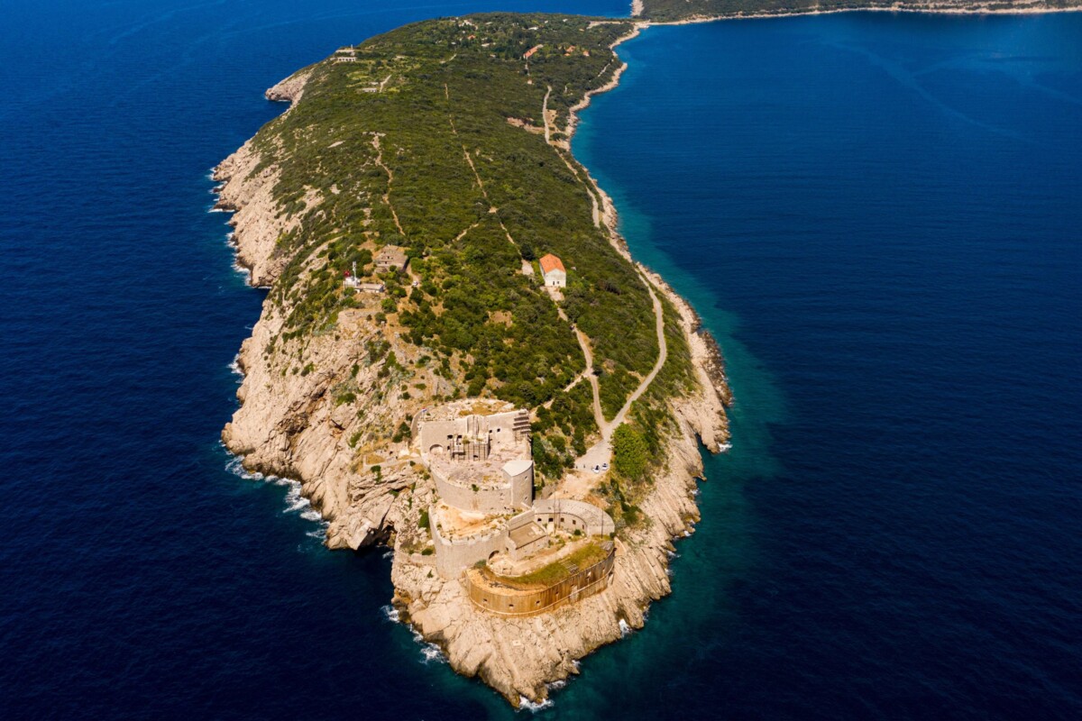 Punta Oštro, najjužnija utvrda u Hrvatskoj na poluotoku Prevlaka