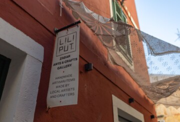 galerija-liliput-zadar Galerija Liliput u Varoškoj 5 u Zadru znak na ulazu