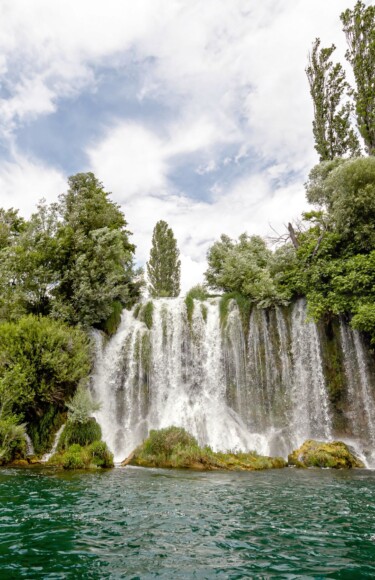 roski-slap-krka Pogled s rijeke Krke na Roški slap