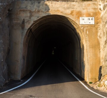 tunel-dingac-potomje-peljesac Ulaz u tunel Dingač na Pelješcu