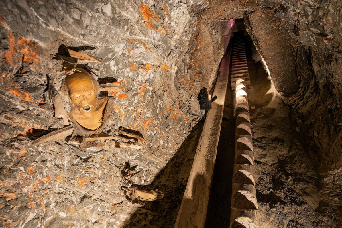 Jedan od tunela i ukrasa na zidu koje krije rudnik soli Salzwelten Salzburg