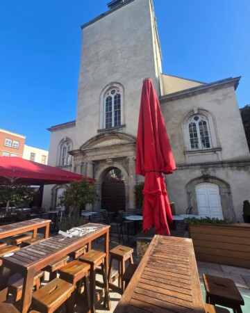 Crkva sv. Marije u Dublinu pretvorena u restoran i bar – pogled na vanjski dio zgrade