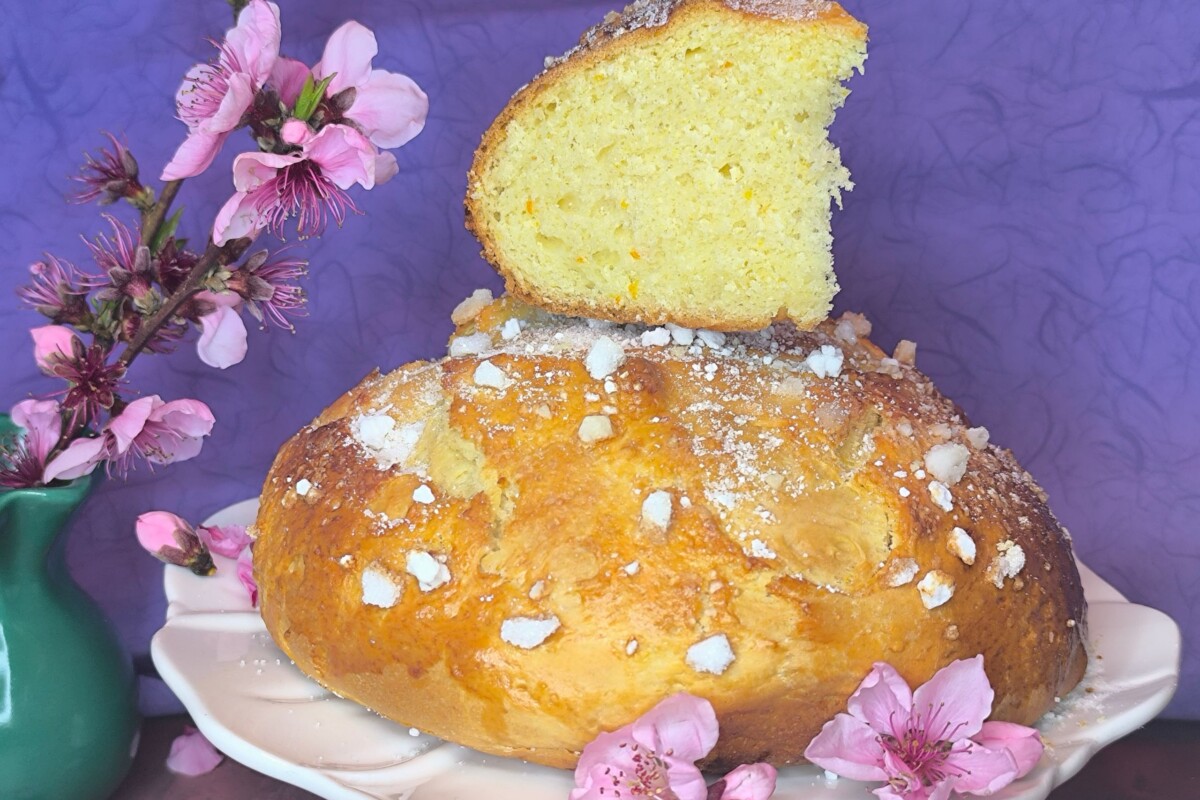 Svježe pečena pinca s hrskavom koricom i šećerom