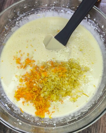 Sastojci za pincu u zdjeli, korica naranče i limuna u tijestu