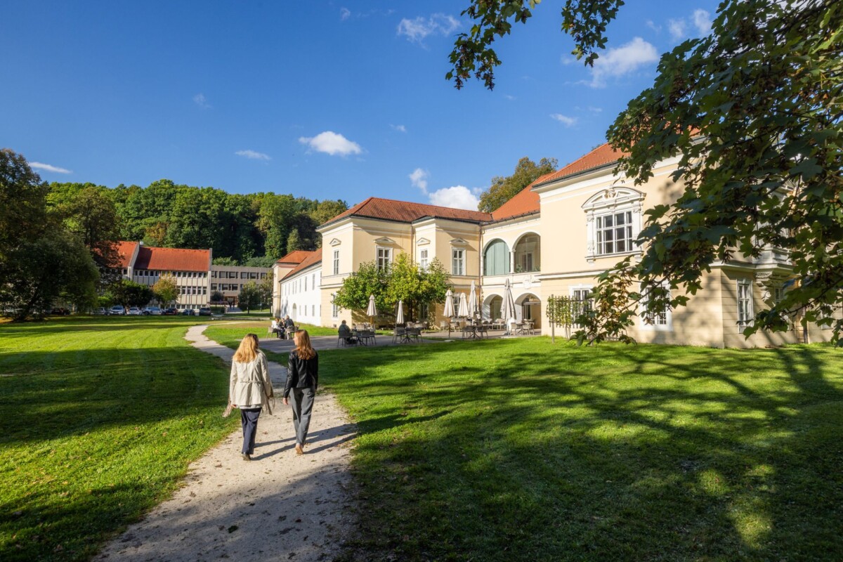 ravne-na-koroskem-slovenija-dvorac