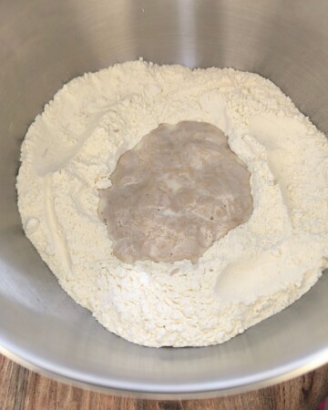 Brašno s kvascem pripremljeno za izradu pince