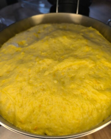 Dizano tijesto za pincu nakon fermentacije, mekano i prozračno