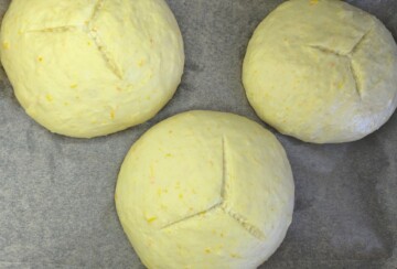 Pinca zarezana na vrhu prije pečenja, karakterističan oblik