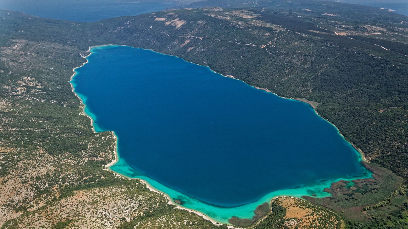 vransko-jezero-na-cresu
