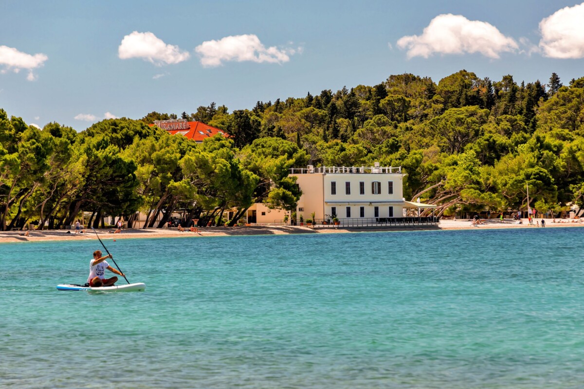 zuta-kuca-makarska