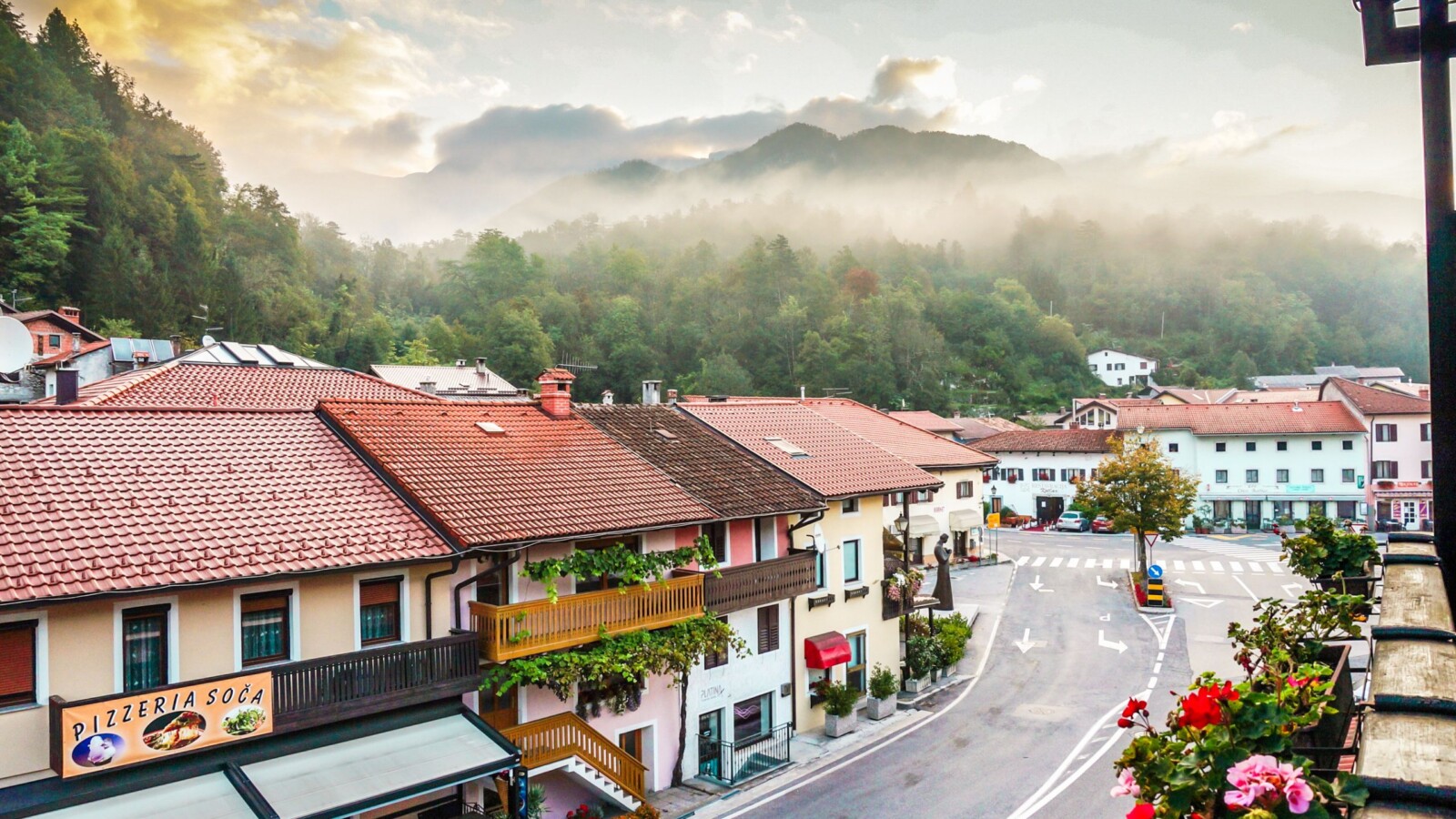 grad-kobarid-slovenija