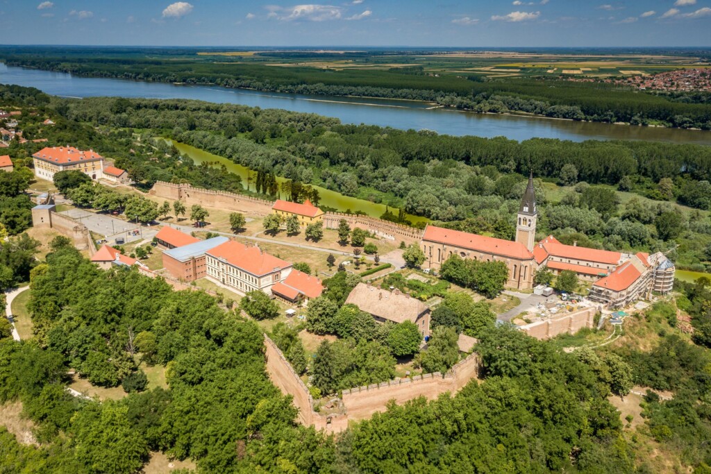 Najsunačniji grad kontinentalne Hrvatske među prvima u zemlji dočeka jutro! Ima zidine poput Dubrovnika koje možete posjetiti