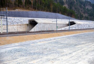 Svicarska tunel Gotthard Base1