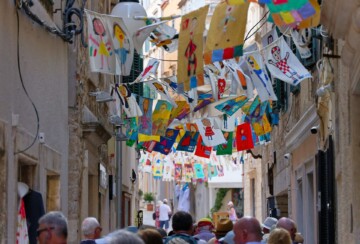 djecji-festival-sibenik-zastavice
