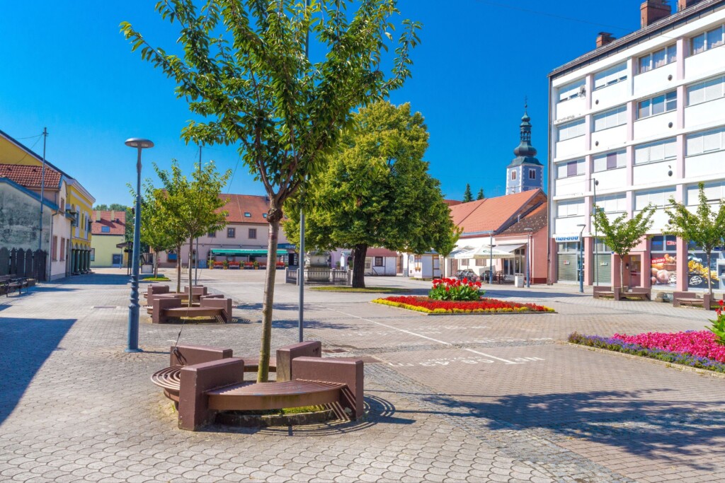 Stanovnici ovog hrvatskog grada tvrde da se nalaze točno u sredini Europe. Na trgu su postavili i ploču koja označava tu točku