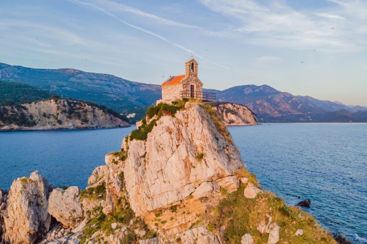otocic-sveta-nedelja-crna-gora