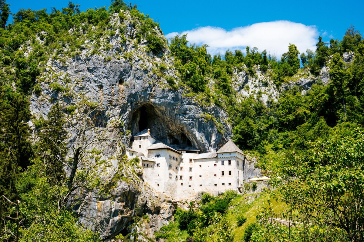 predjamski-dvorac-slovenija