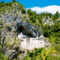 predjamski-dvorac-slovenija