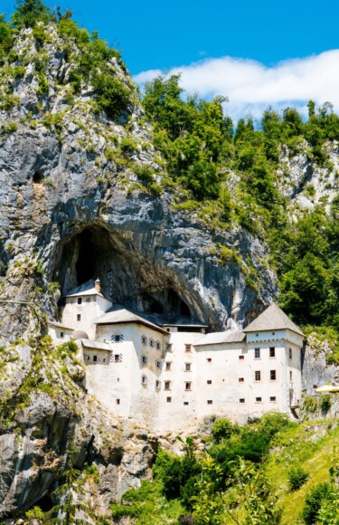 predjamski-dvorac-slovenija