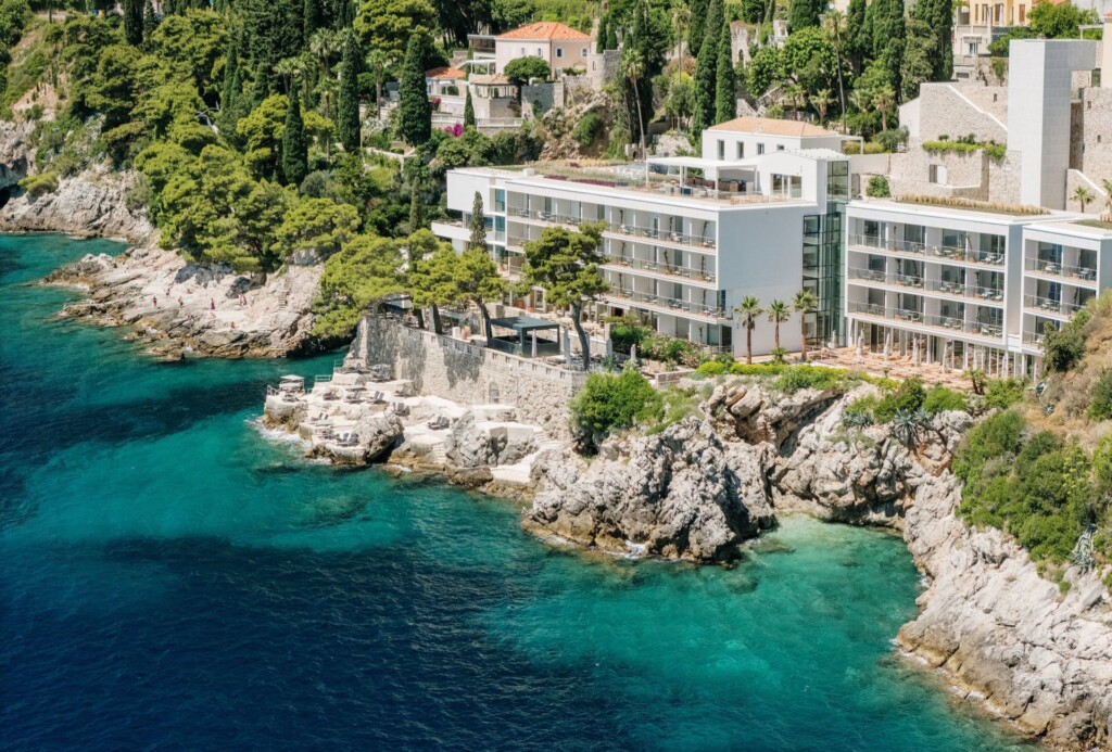 Hotel u Hrvatskoj proglašen je jednim od 10 najljepših na svijetu! Izgrađen je na strmoj litici još 1961. godine