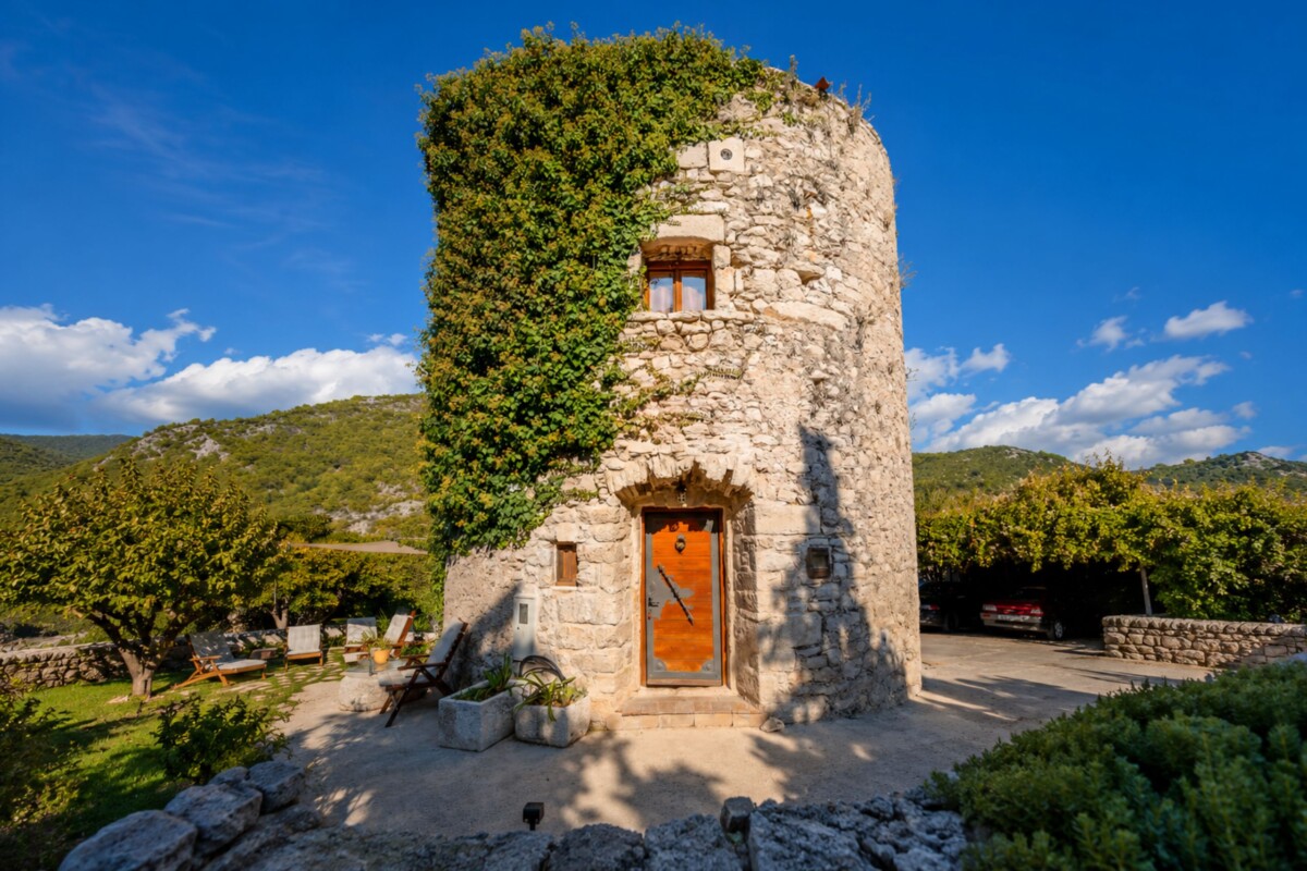 vjetrenjaca-na-hvaru-smjestaj