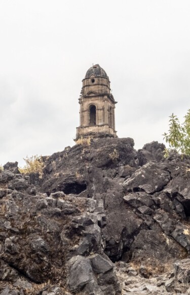 San-Juan-Parangaricutiro-meksiko-zvonik