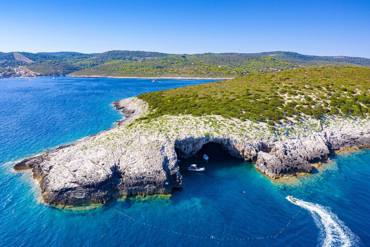 Zelena spilja Vis