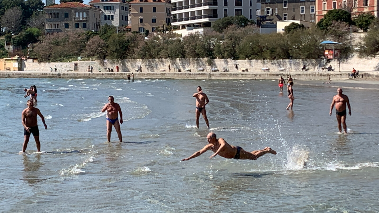 Split,,Croatia,-,Oct,22,,2020:,Playing,Picigin,On,Bacvice
