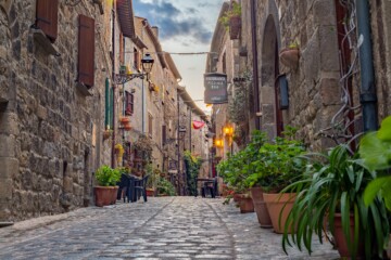 Beautiful,Old,Street,Of,The,Famous,Medieval,City,Of,Bolsena,