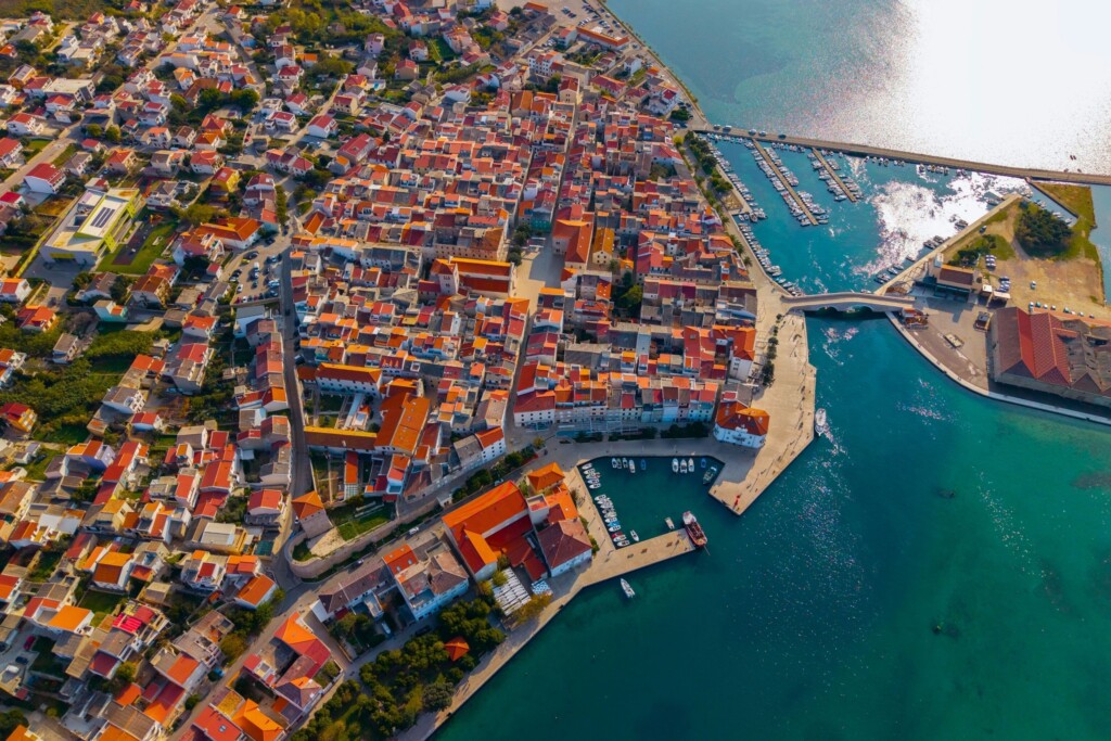 Ovaj hrvatski grad čitav je planski preseljen na drugo mjesto u samo nekoliko godina: izvorno naselje i danas se može posjetiti