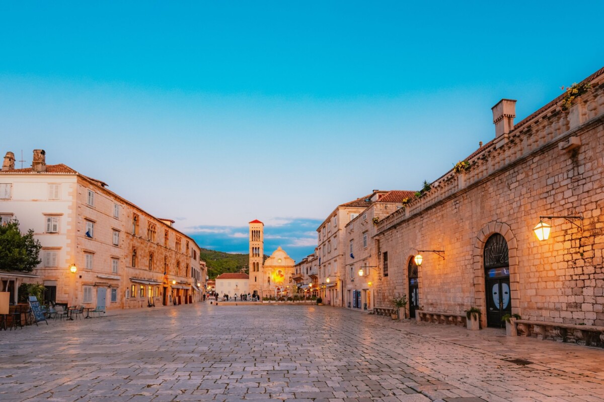 grad-hvar-trg-svetog-stjepana