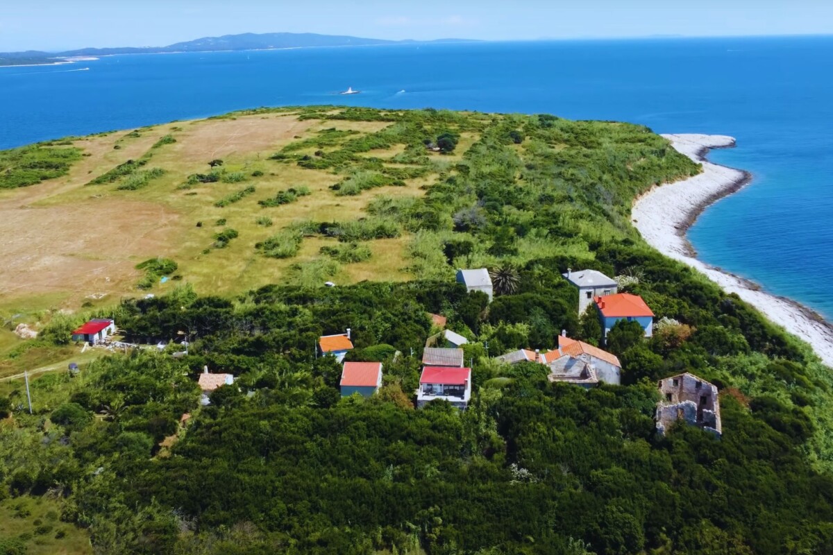 male-sarkane-kuca-17