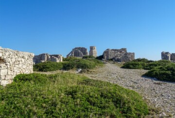 otok-mana-kornati-ostaci-filmskog-seta-3
