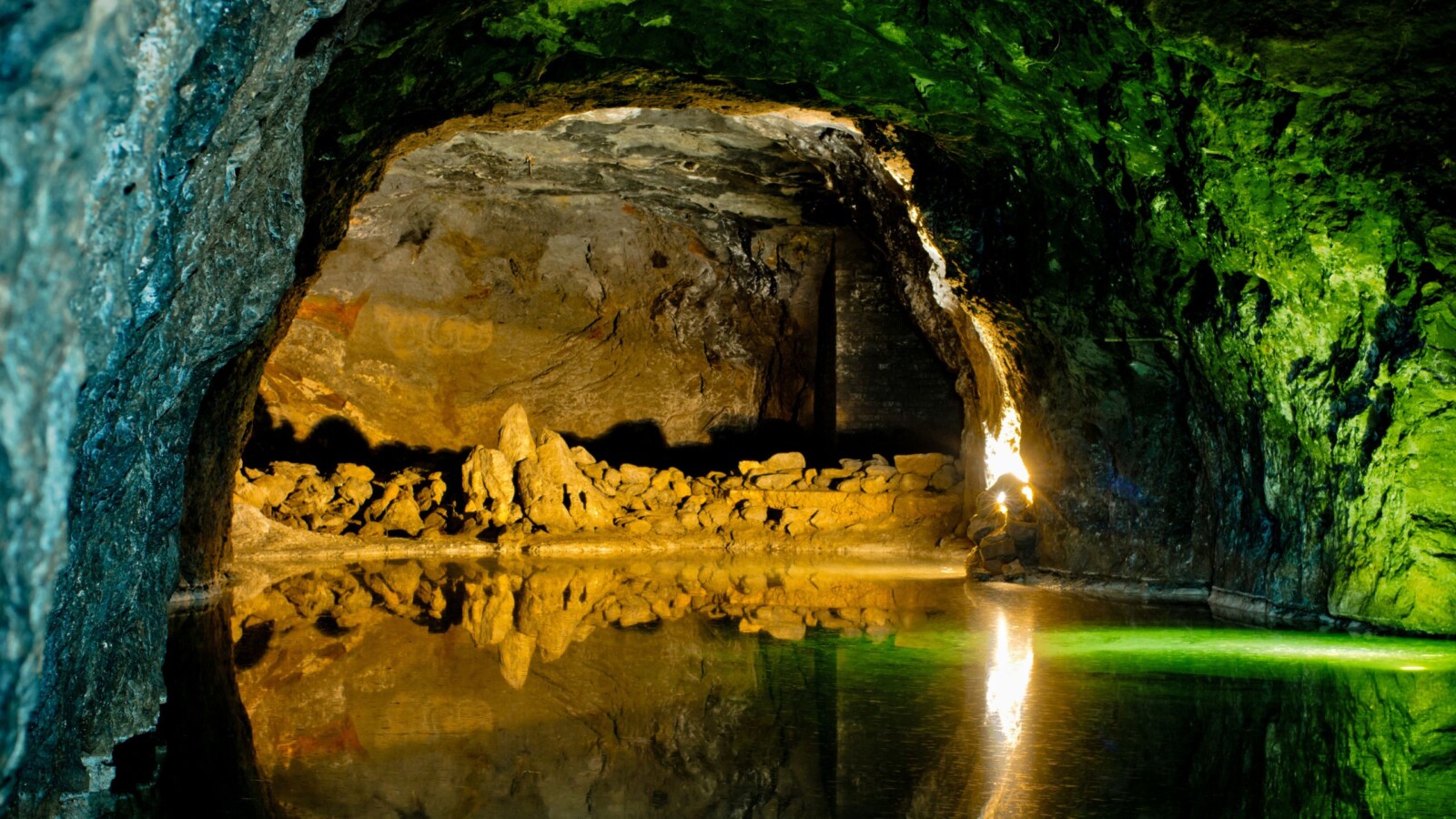 podzemno-jezero-Seegrotte-Hinterbruhl-austrija