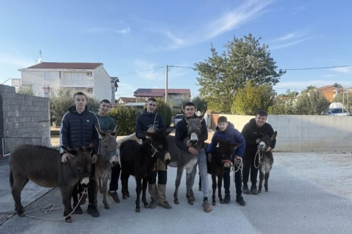 sukošan-dječaci-s-magarcima-5