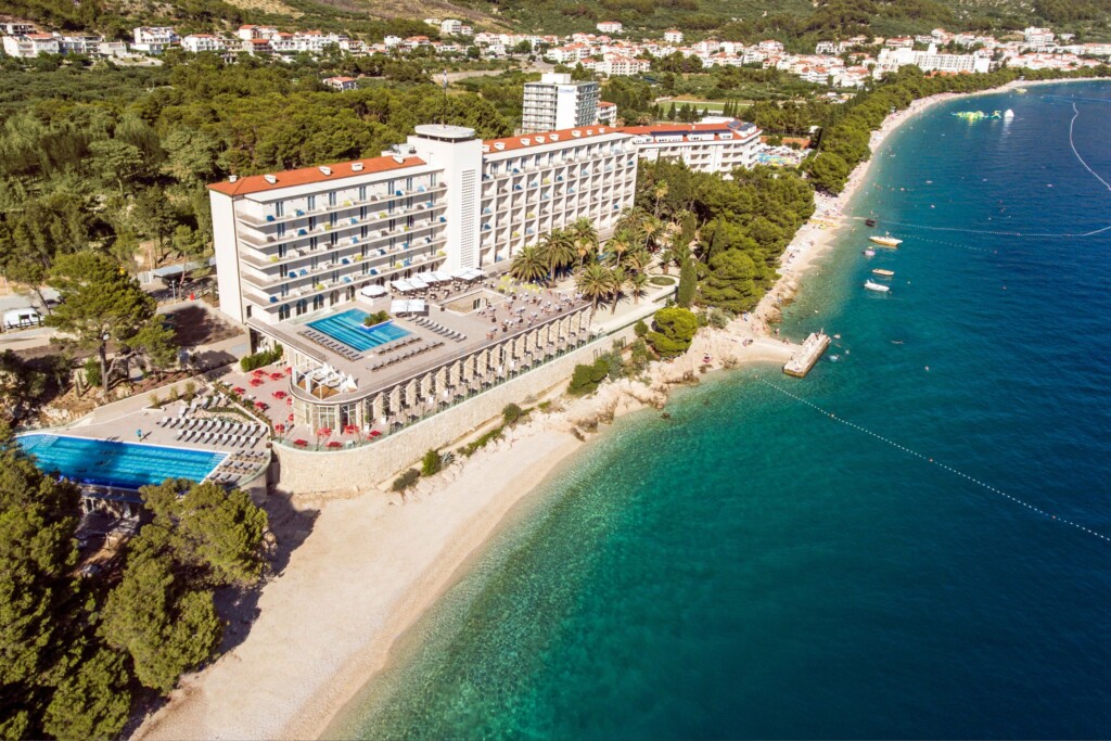 Posjetili smo malo dalmatinsko mjesto koje ima plažu dugu čak 4 kilometra i pronašli genijalan smještaj tik uz more
