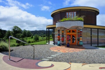 Hundertwasser-zahod-Kawakawa-novi-zeland