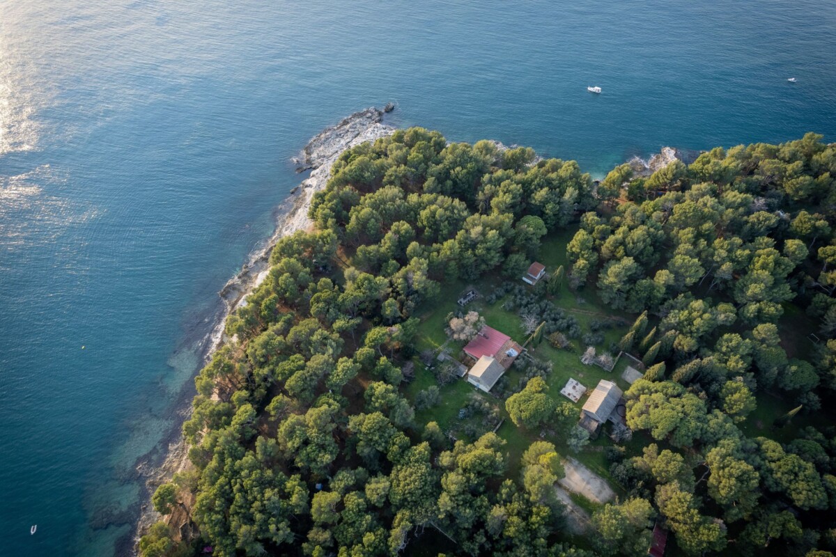 fratarski-otok-pula-iz-zraka