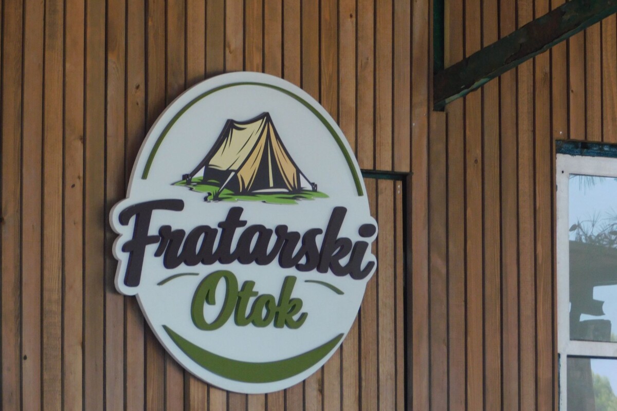 fratarski-otok-reportaza-natpis