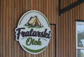 fratarski-otok-reportaza-natpis