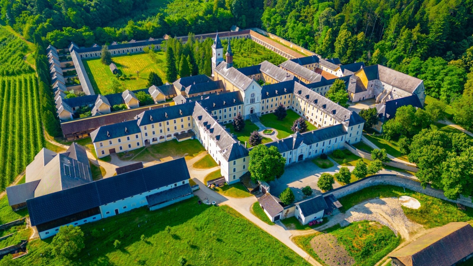 samostan-Kartuzija-Pleterje-slovenija