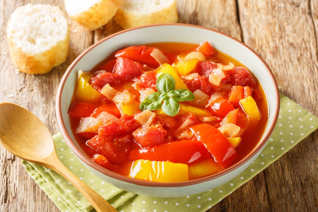 Ovo jelo ljeti pripremamo svaki drugi dan: radi se od samo tri vrste povrća i idealno je za zaleđivanje. Imamo provjereni recept