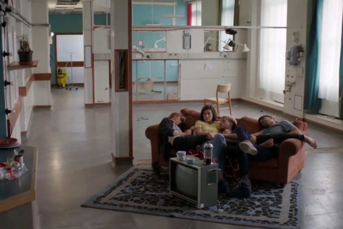 serija-crashing-7
