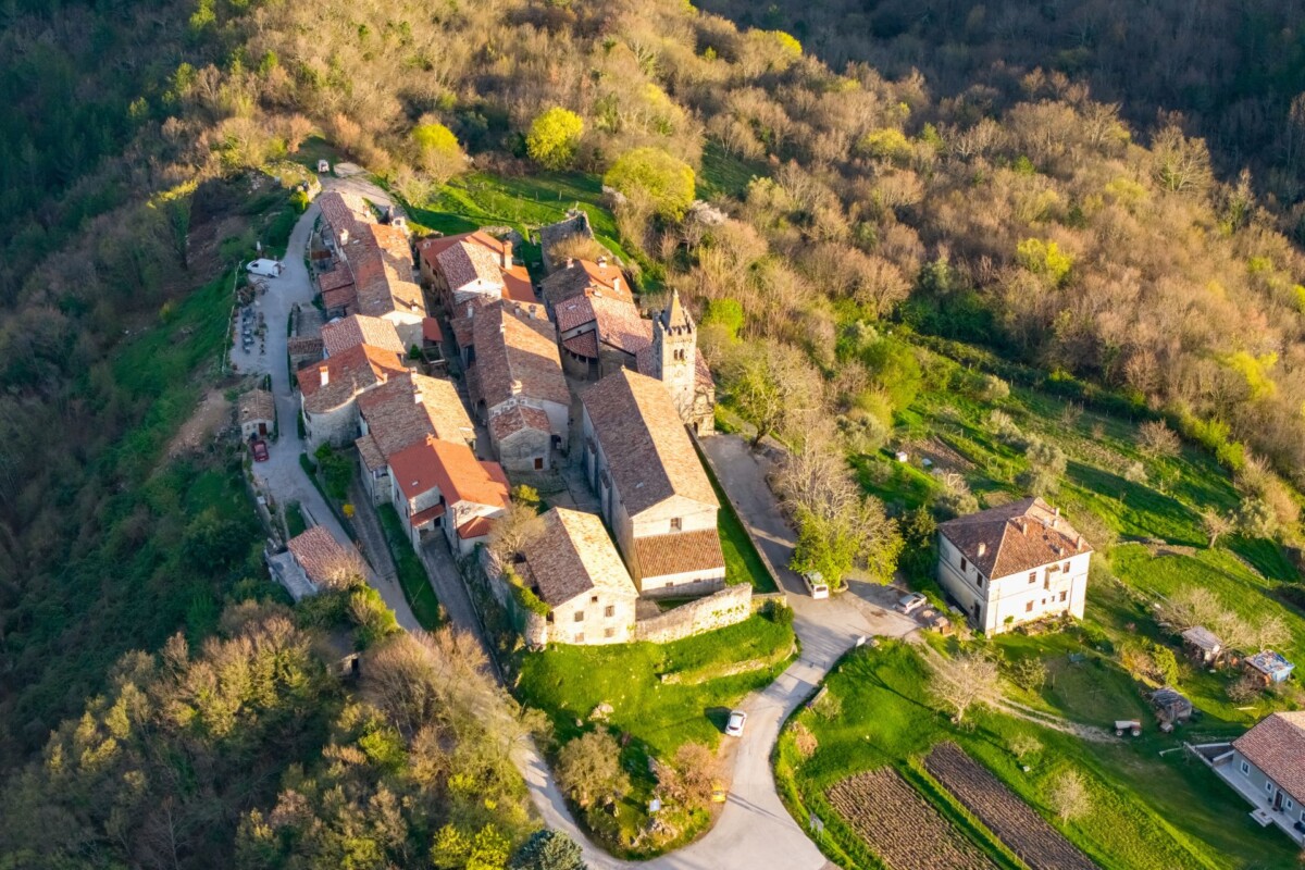 hum-istra