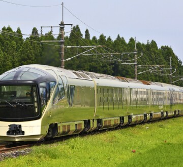 train-suite-shiki-shima-vlak-u-japanu