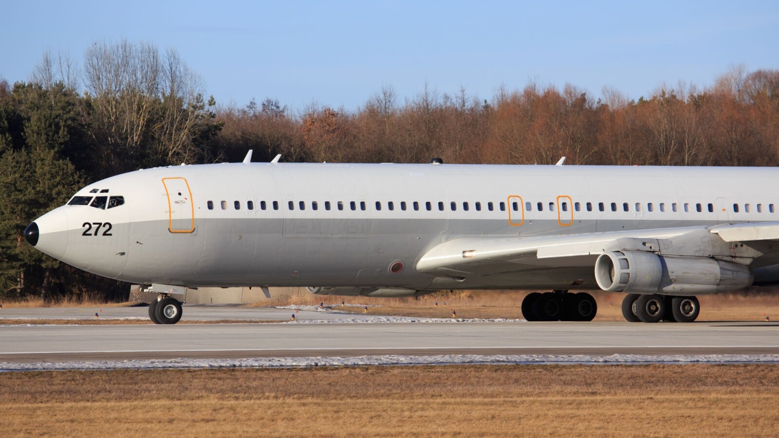zrakoplov-avion-Boeing-7272